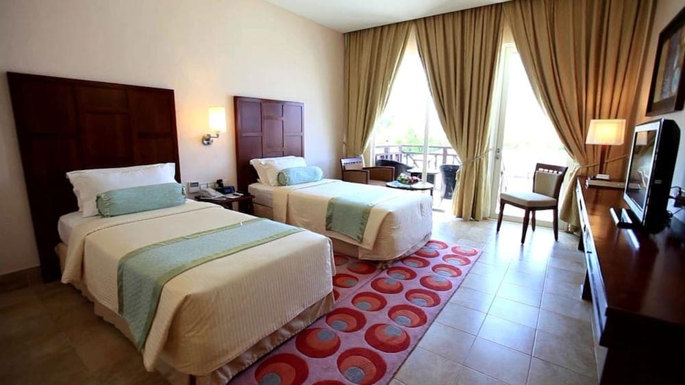 Hulhule Island Hotel - View 5