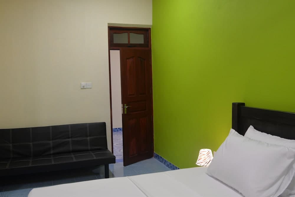 Maclura Residence - View 28
