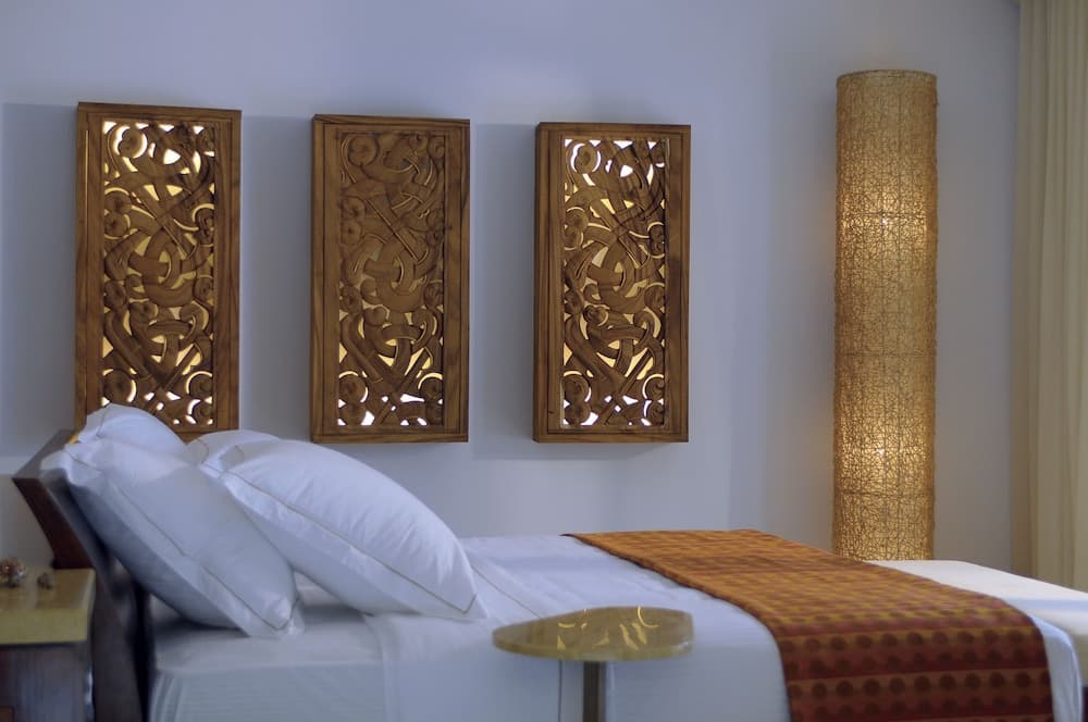 Constance Halaveli - View 48