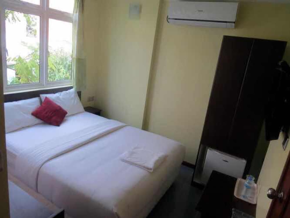 Coral Queen Inn - View 11