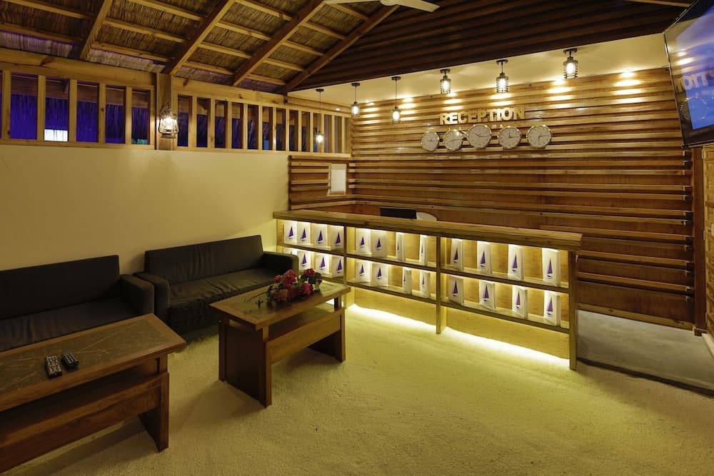 Shallow Lagoon Rasdhoo - View 2