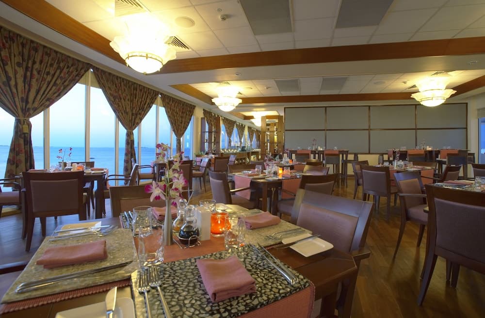 Hulhule Island Hotel - View 31