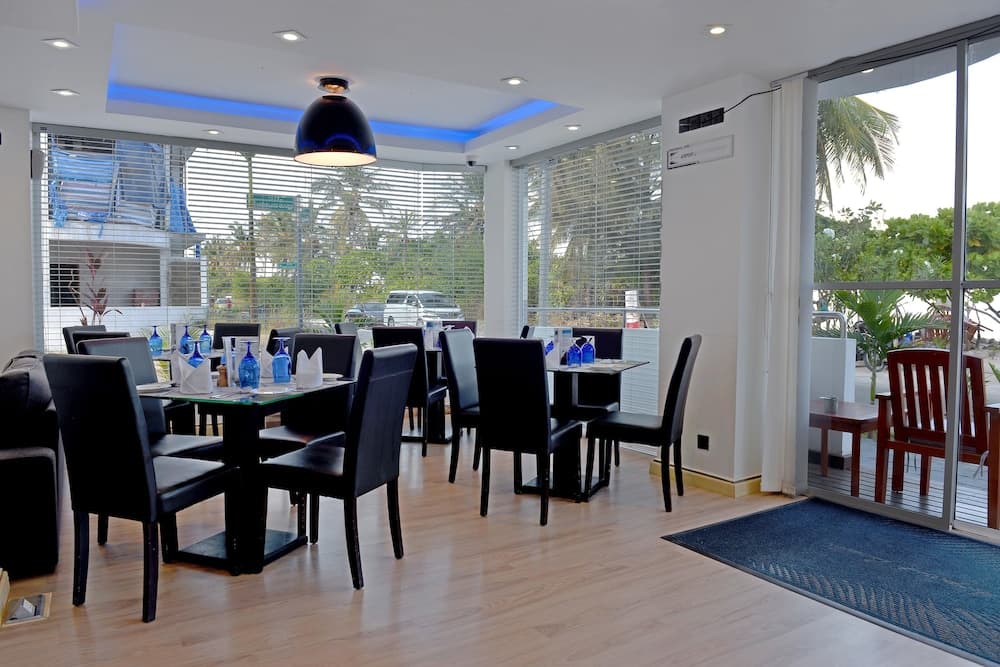 Airport Beach Hotel - View 22