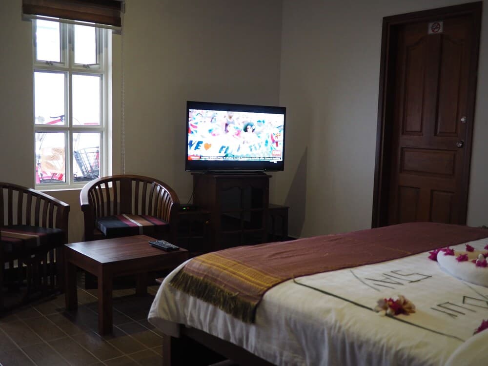 Equator HomeStay - View 8