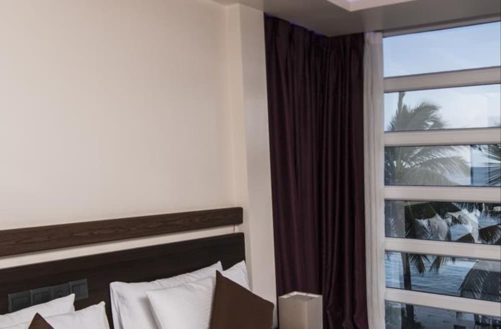 Whiteharp Beach Inn - View 10