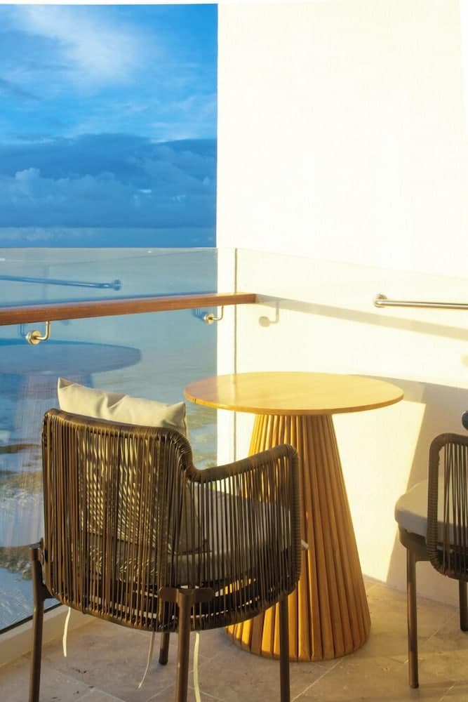 Stone Hotel Dhiffushi - View 15