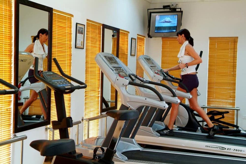 Hulhule Island Hotel - View 9