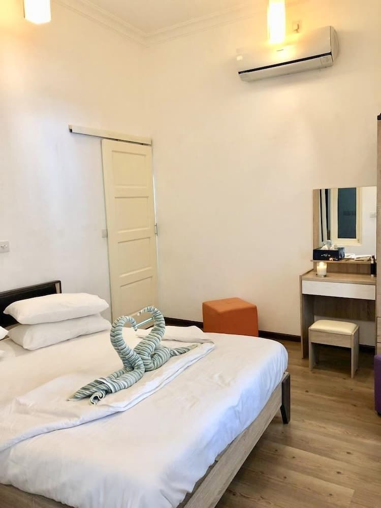 Island Side Gulhi - View 5