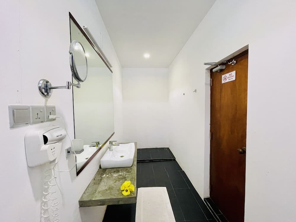 Madi Finolhu Guesthouse - View 8