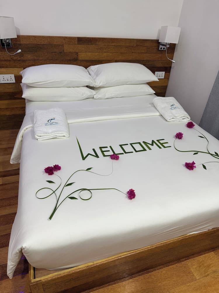 Mandhoo Inn - View 12