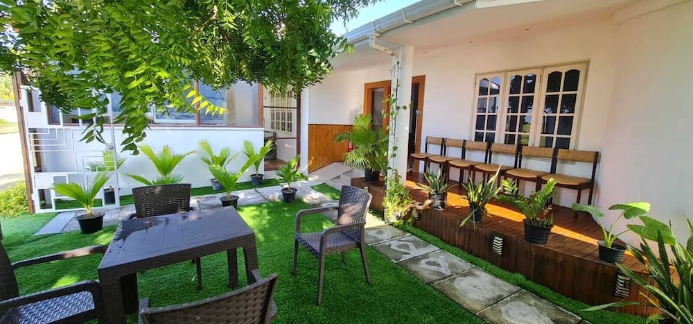 Turtle Inn Dharavandhoo - View 9