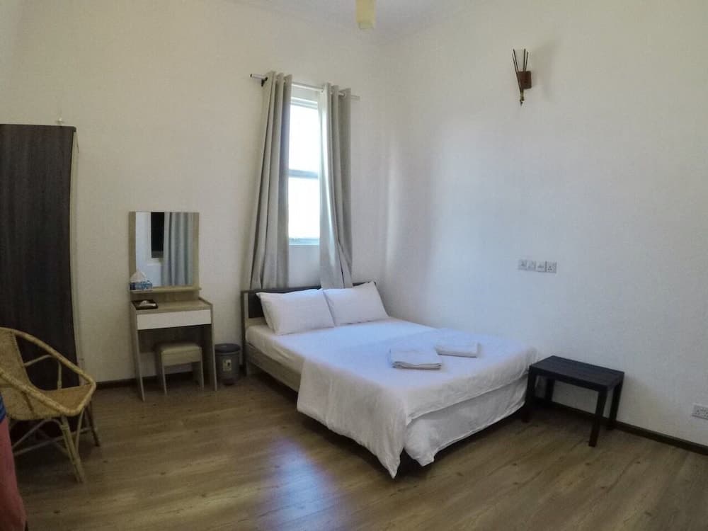 Island Side Gulhi - View 3