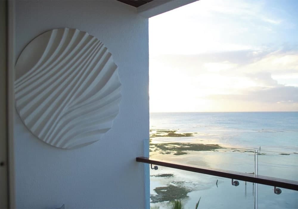 Stone Hotel Dhiffushi - View 16