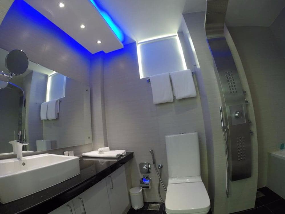 Airport Beach Hotel - View 16