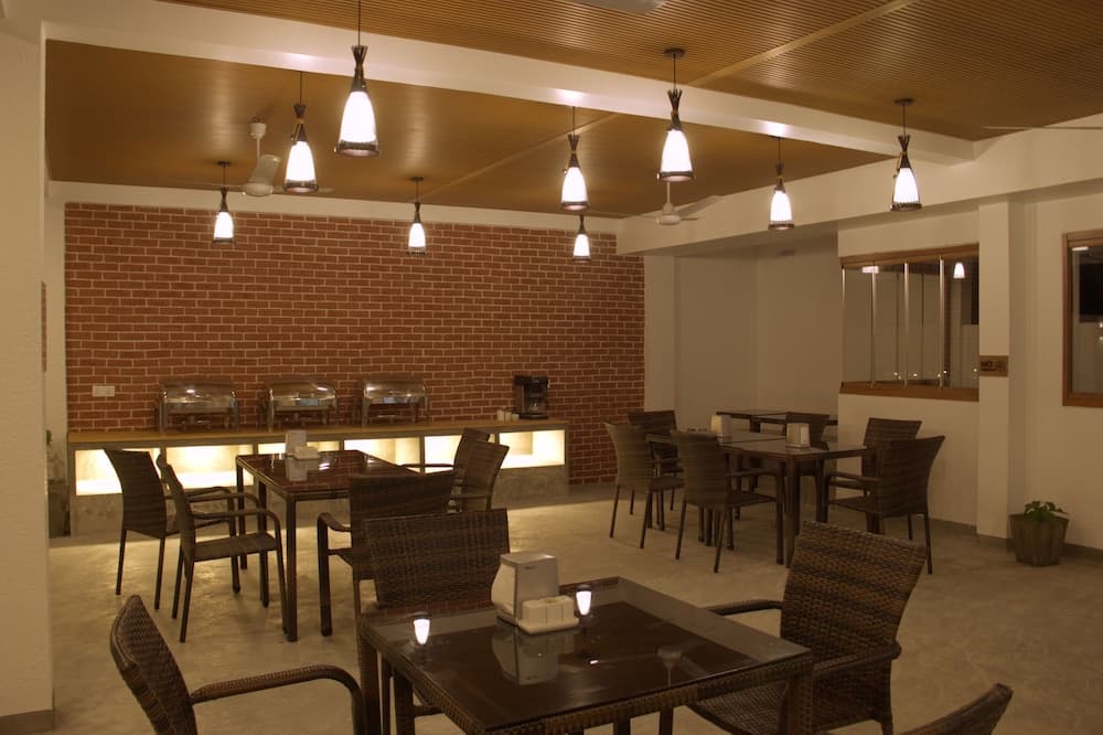 Olive Goidhoo - View 30