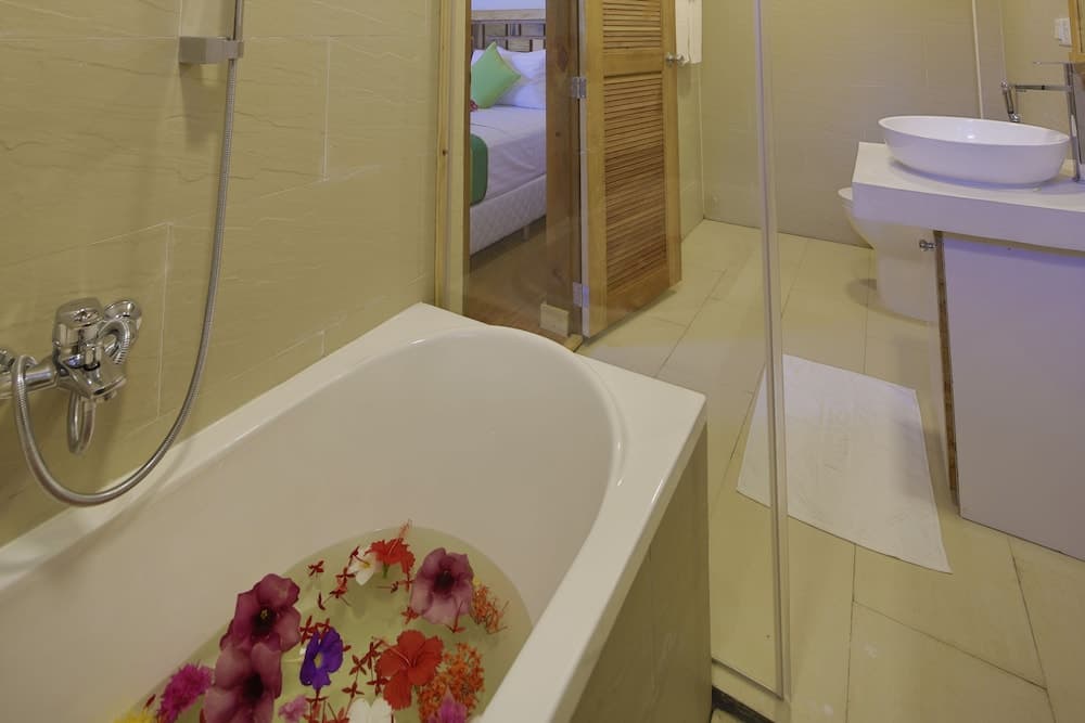 Shallow Lagoon Rasdhoo - View 40