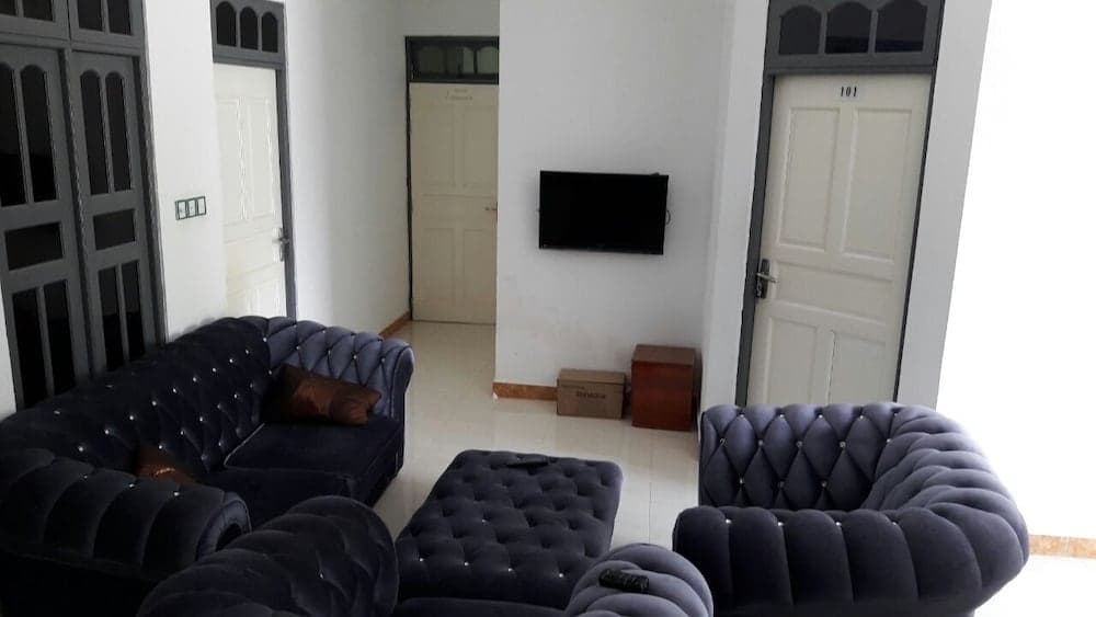 Ungoofaar Inn - View 12