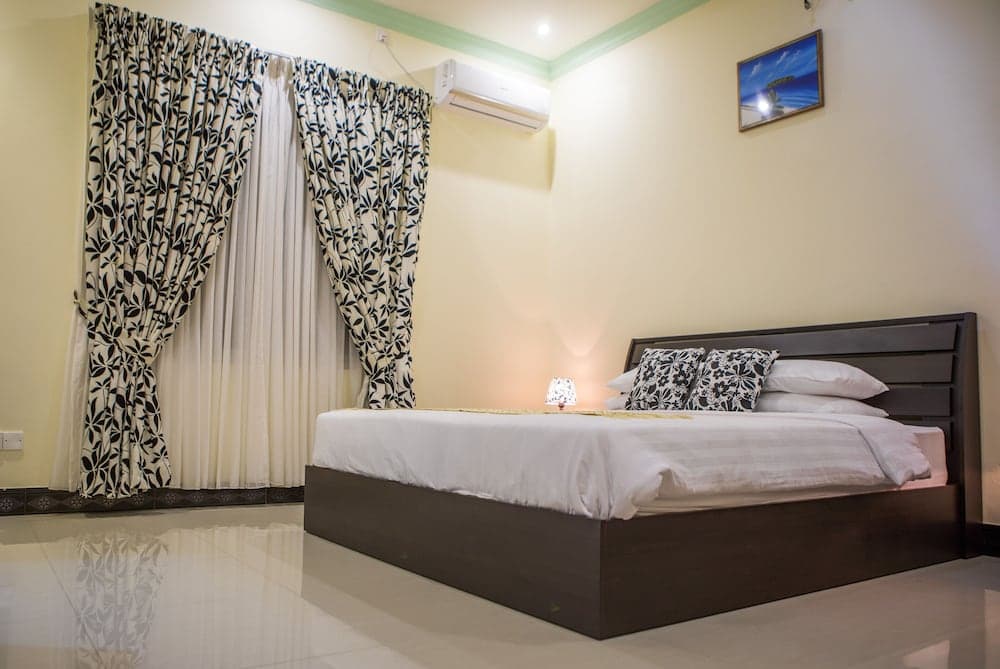 Charming Holiday Lodge - View 4