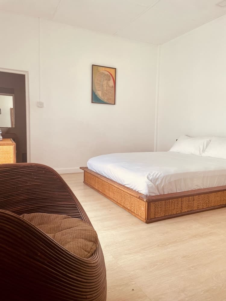 EQ Surf Retreat - View 14