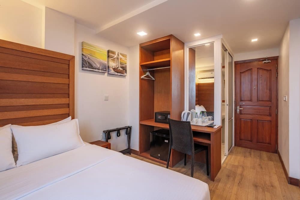 Express Inn - View 7