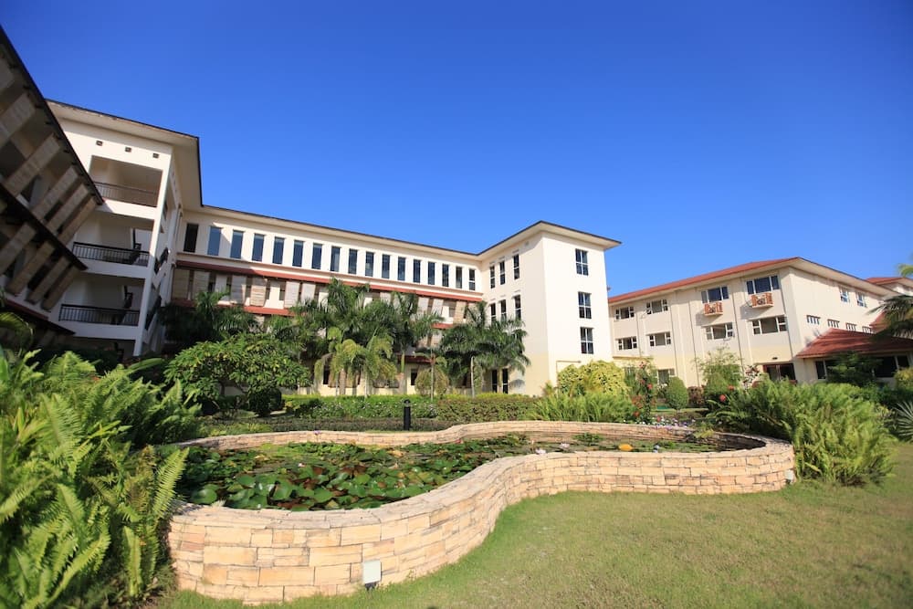 Hulhule Island Hotel - View 41