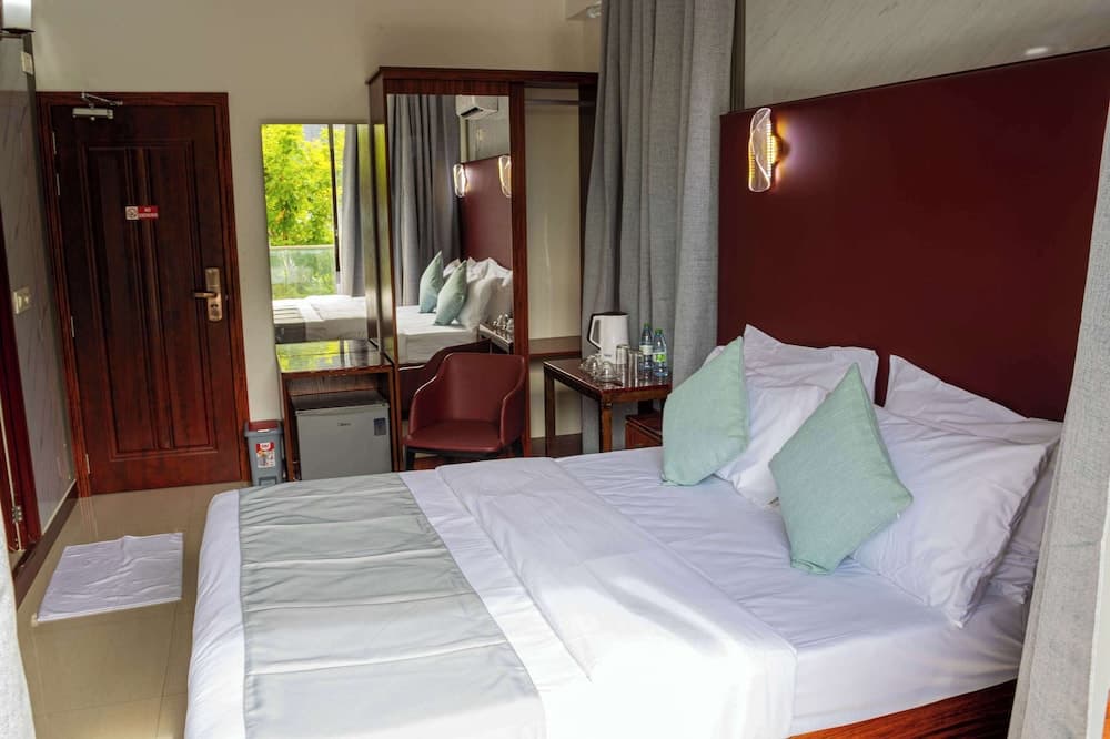 Terminal 27 - View 14