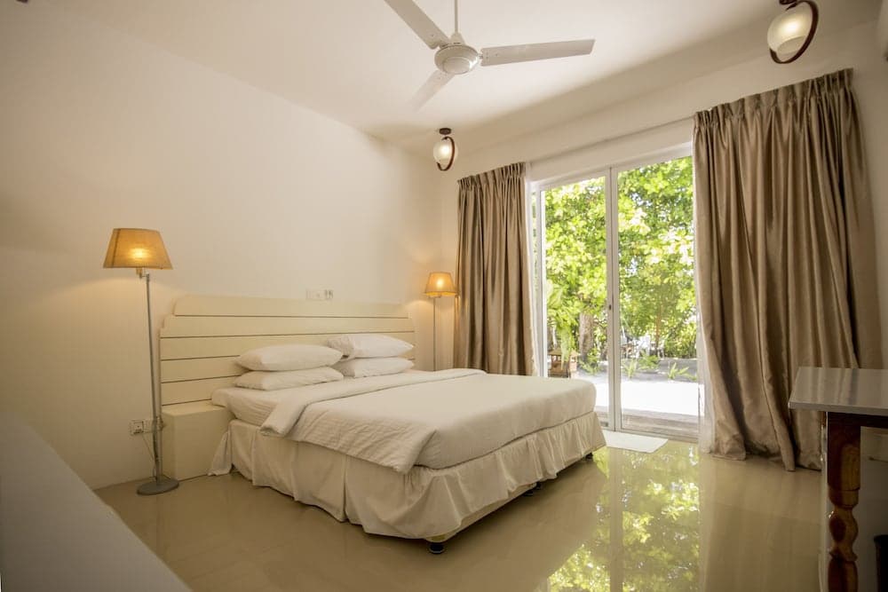 Dhigurah Retreat Beach - View 11