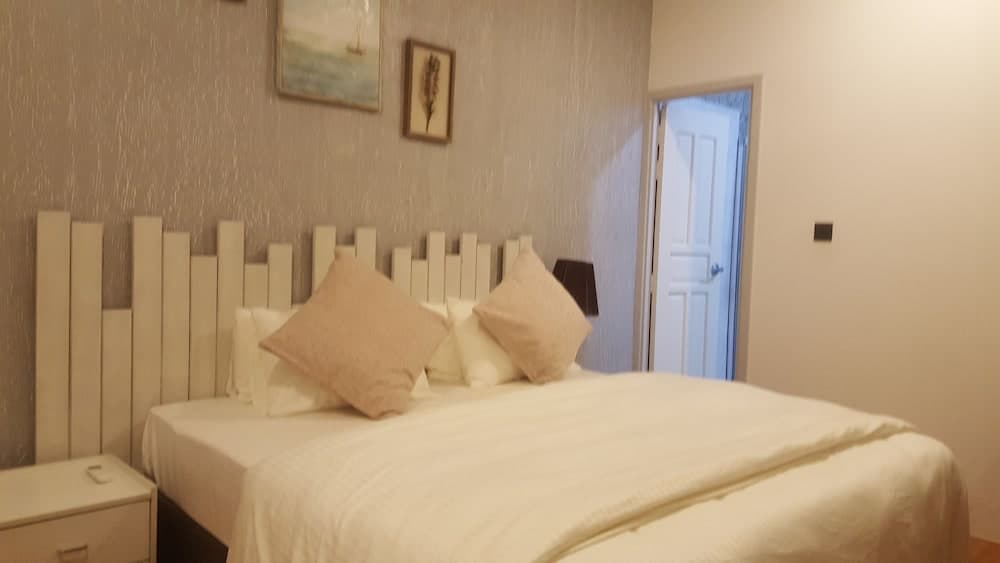 White Diamond - View 5