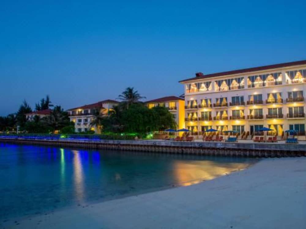 Hulhule Island Hotel - View 1
