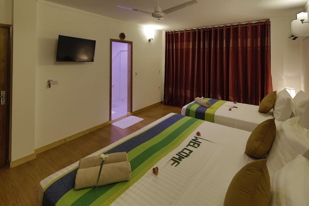 Shallow Lagoon Rasdhoo - View 20