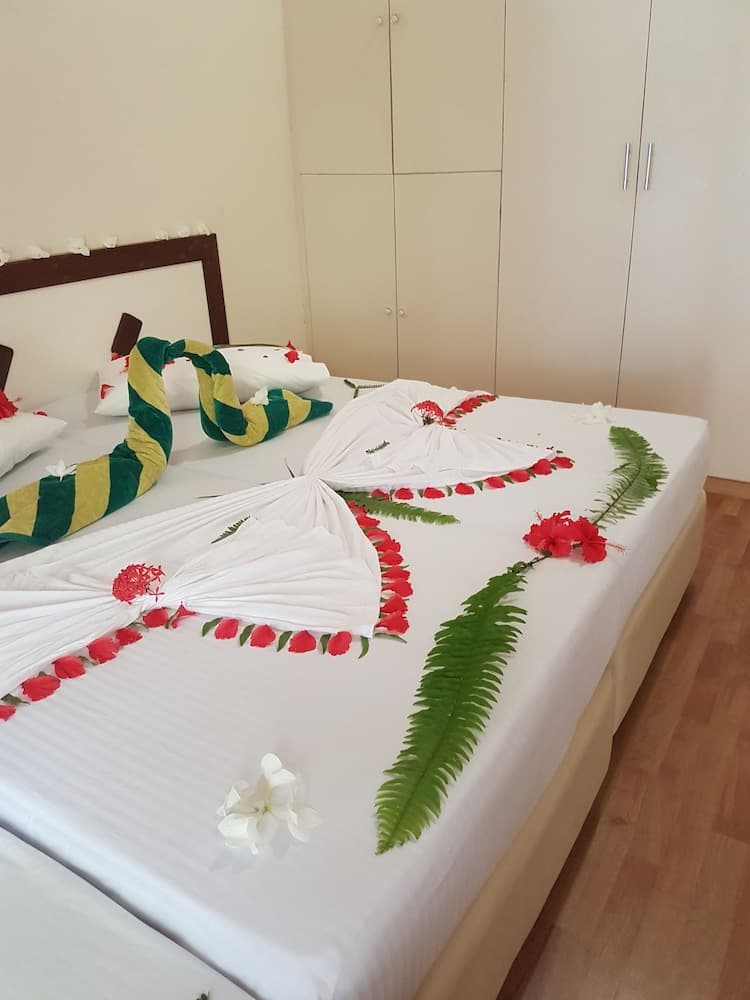 Fulidhoo Laperla Guesthouse - View 2
