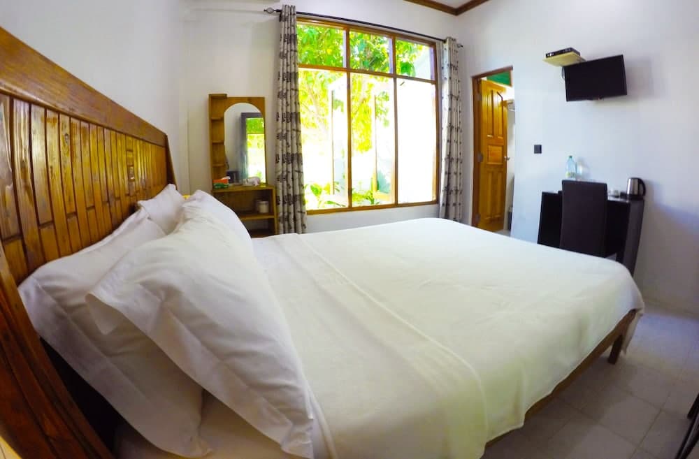 Ithaa Beach Maldives - View 19