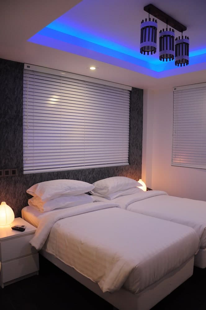 Airport Beach Hotel - View 3