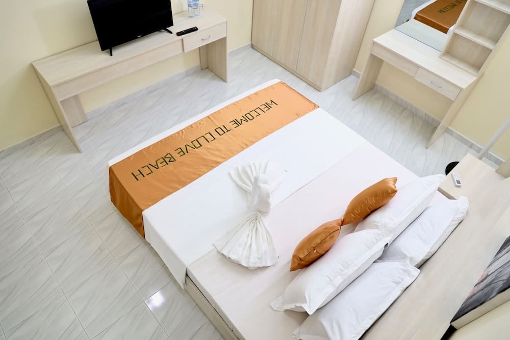 Clove Beach - View 4