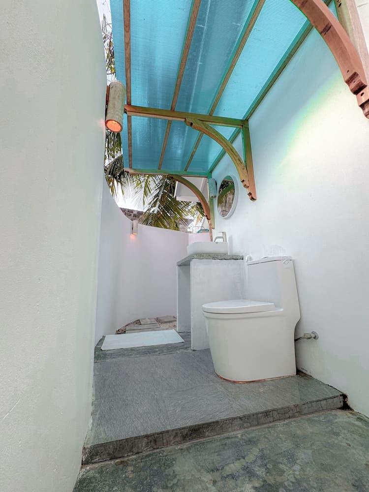 101 Retreat - View 14