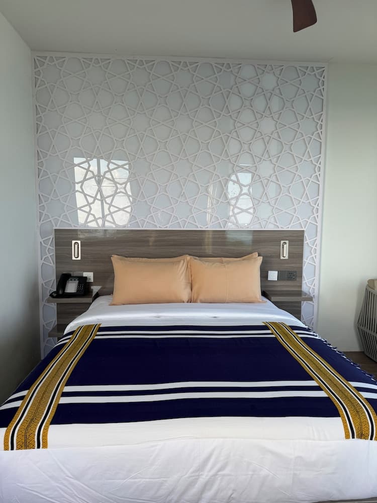 Avyanna Gulhi Beach - View 14