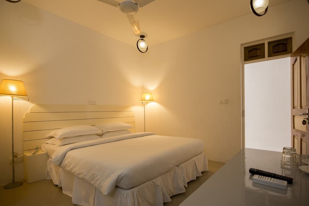 Dhigurah Retreat Beach - View 4