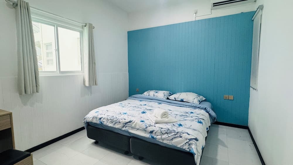 Wave Crest Retreat - View 10