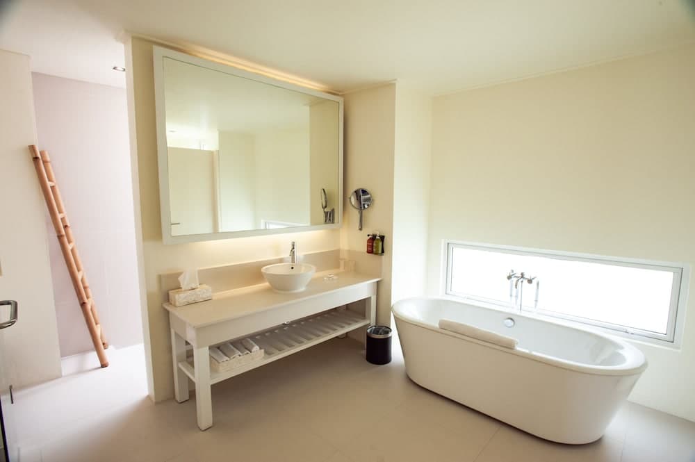 Holiday Inn Resort Kandooma Maldives by IHG - View 53