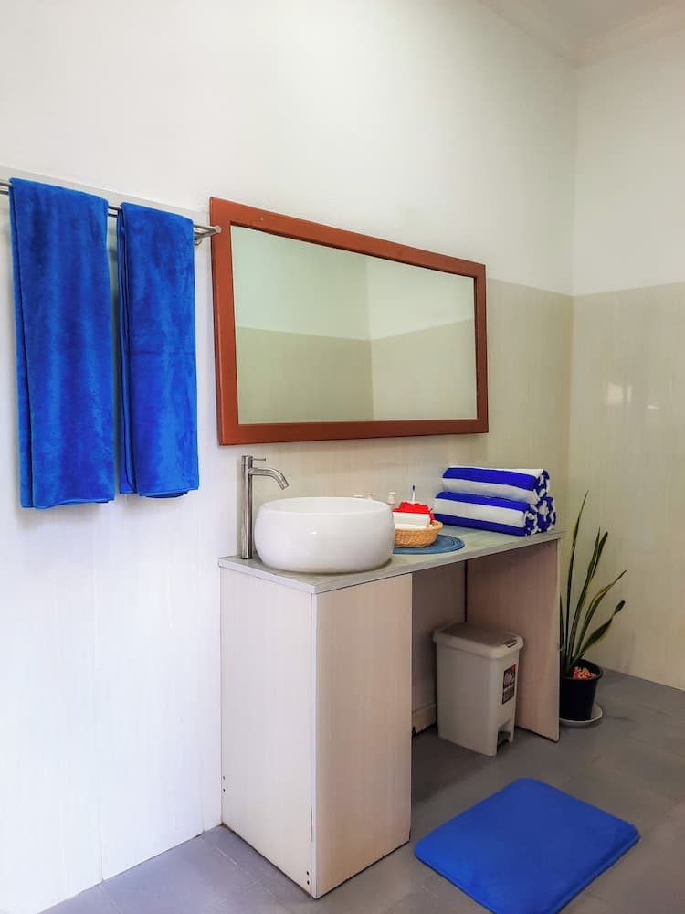 Hide Inn Blue - View 59