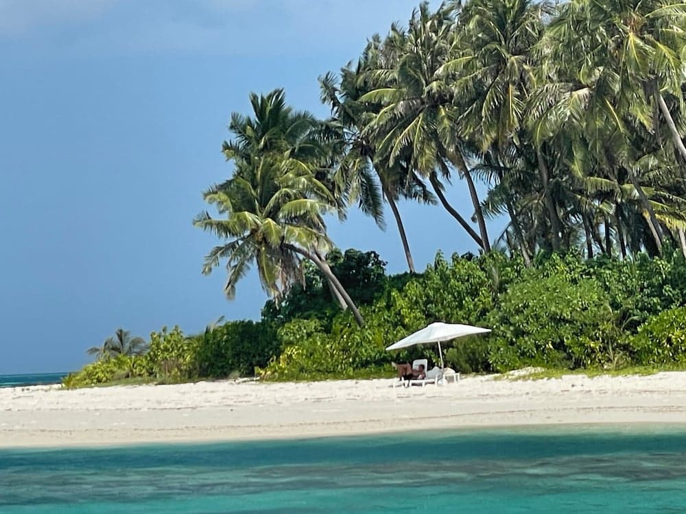 Mandhoo Inn - View 17