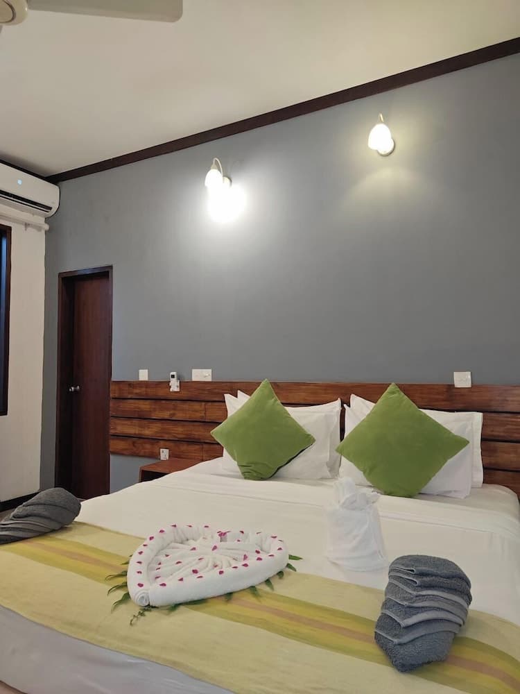 Seascape Retreats Dhigurah - View 14