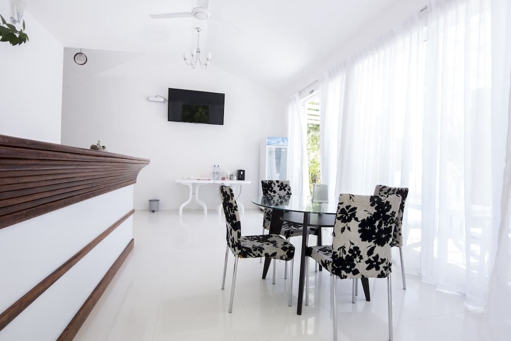 Dhigurah Retreat Beach - View 21