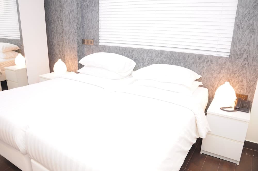 Airport Beach Hotel - View 2