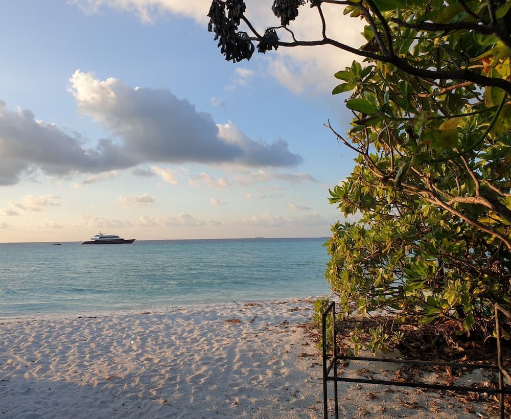 Dhigurah Tourist Hotel - View 5