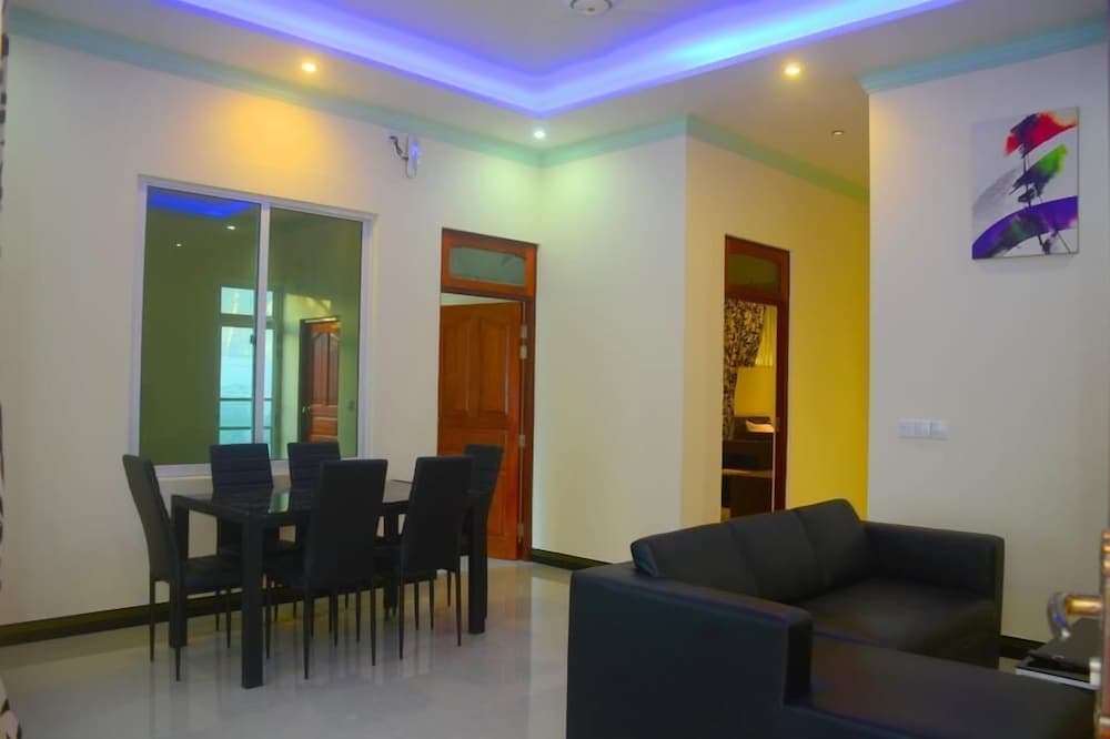 Charming Holiday Lodge - View 43