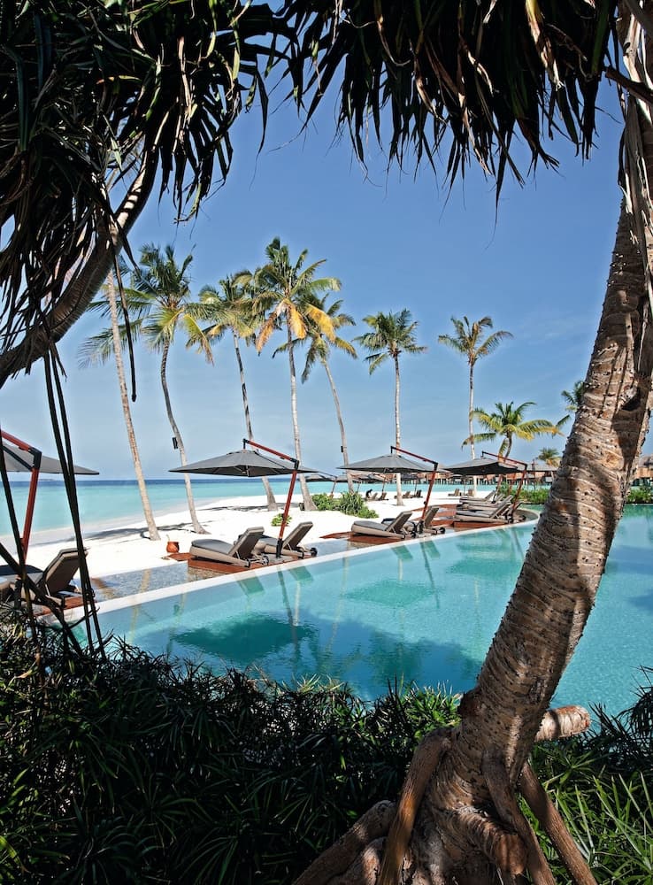 Constance Halaveli - View 37