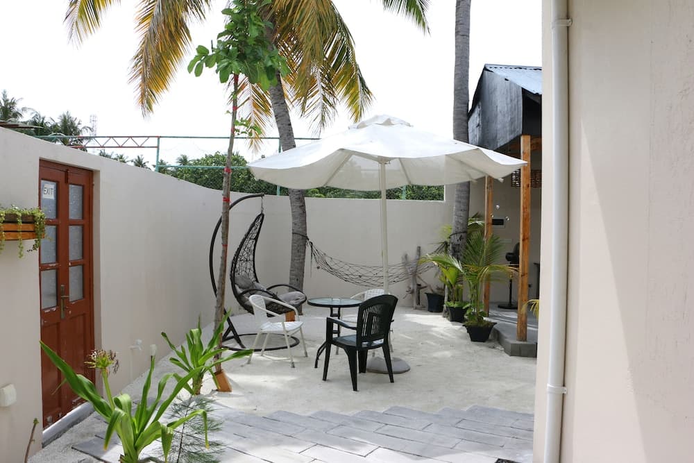 Omadhoo Inn - View 32