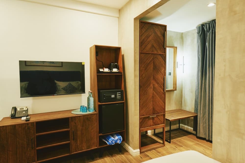 Beach Hotel Dhigurah - View 7