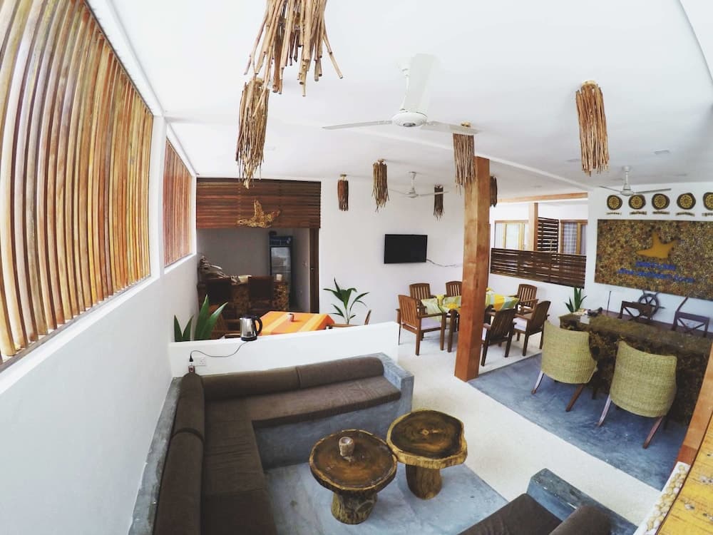 Dhiffushi White Sand Beach Hotel - View 25